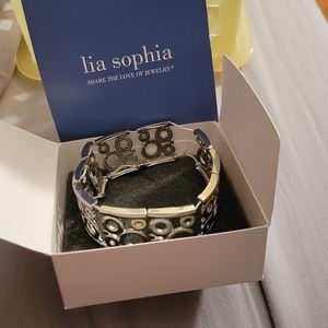 Flirty stretch bracelet